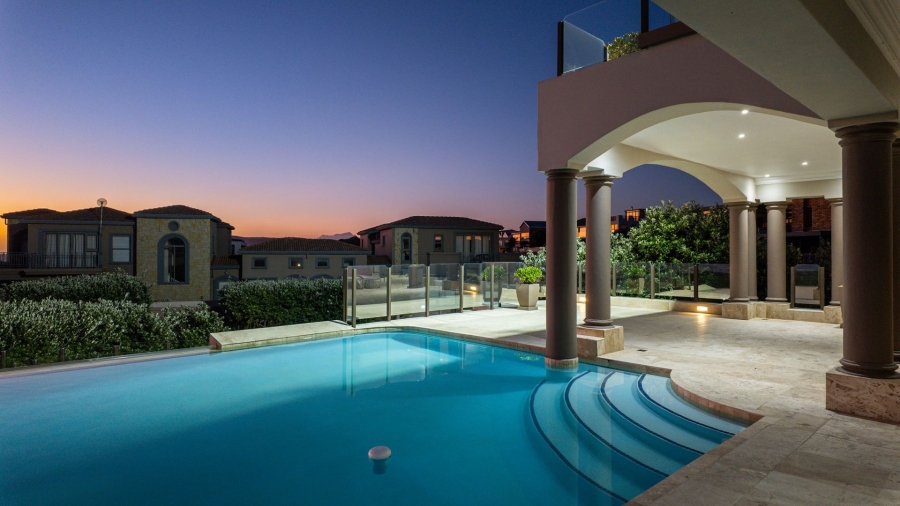 6 Bedroom Property for Sale in Myoli Beach Western Cape